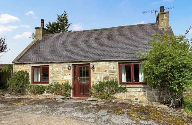 2 bedroom accommodation in Auchnarrow, near Tomintoul