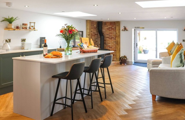 2 bedroom accommodation in Llanelli