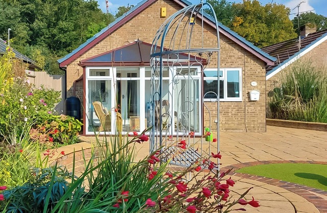 2 bedroom accommodation in Reading