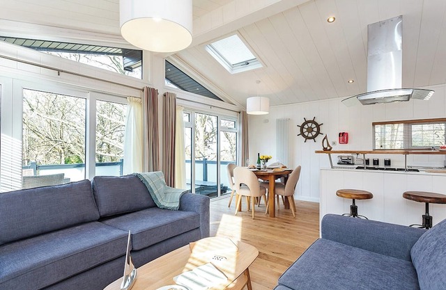 2 bedroom accommodation in Wootton Bridge, Nr Cowes
