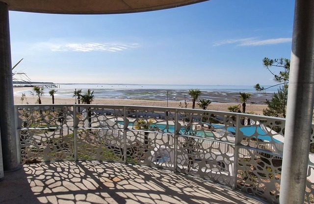 2-bedroom apartment, balcony, heated pool, beach access, pets allowed, parking