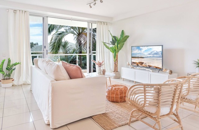2 Bedroom Apartment - Shelly Beach, East Balllina
