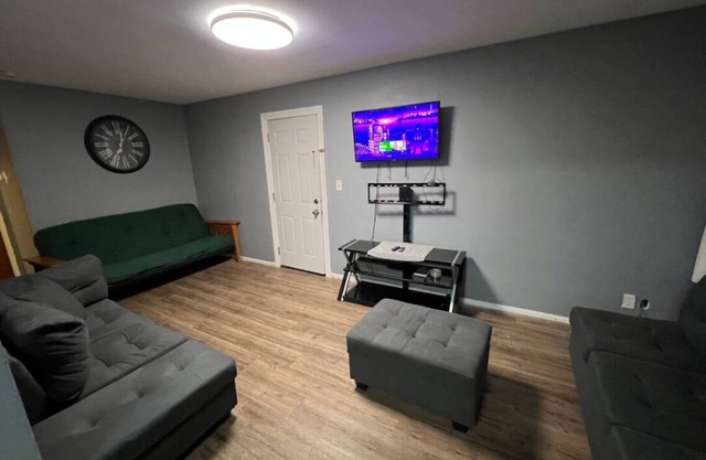 2-bedroom apartment in amazing Fargo with AC