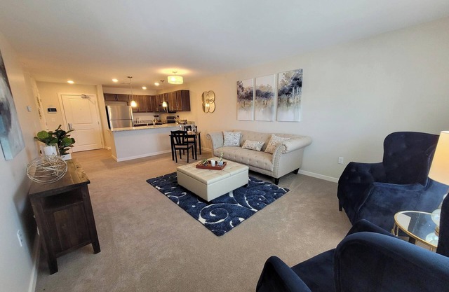 2-Bedroom apartment in Fenton, MI with Wi-Fi, Fitness Center, & in-unit Laundry!