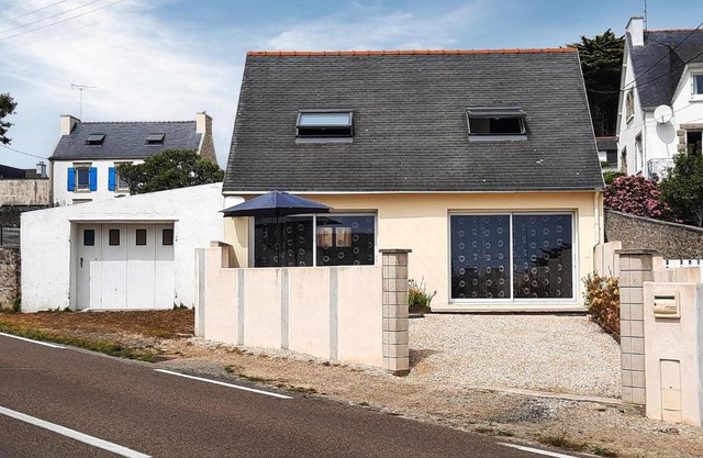 2 Bedroom Beautiful Home In Plogoff