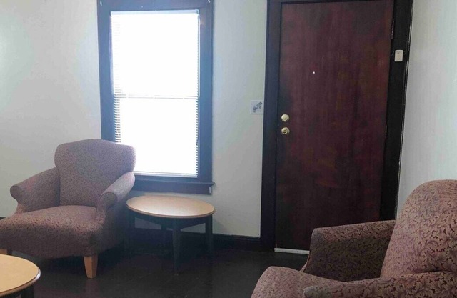 2 bedroom budget - 2 comfortable Queen beds -WiFi