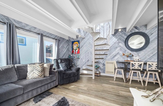 2 Bedroom Capitola Home w/Rooftop Deck!
