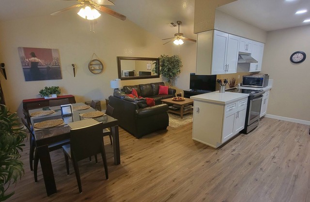 2 Bedroom Condo-Mountain Views-Heated Pool