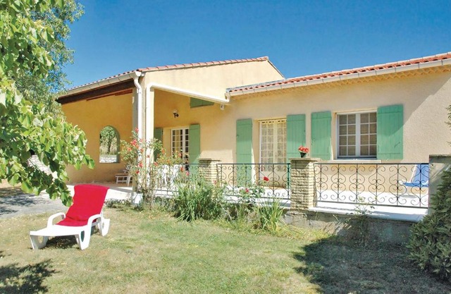2 Bedroom Cozy Home In Saint Trinit