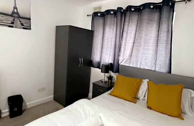 2 Bedroom Double bed in East London is Located in the Newham District of London,