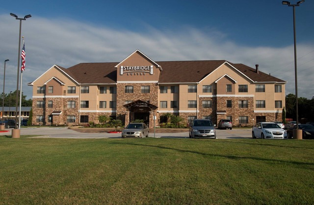 2 Bedroom | Free Breakfast + Outdoor Pool