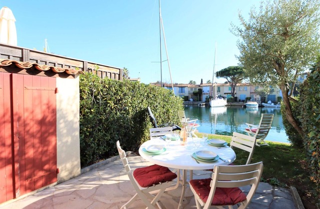 2 bedroom house in Port Grimaud - canal view, 15m-mooring, WIFI