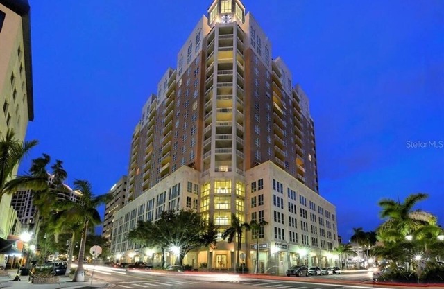 2 Bedroom luxury highrise apartment downtown Sarasota with view of Gulf