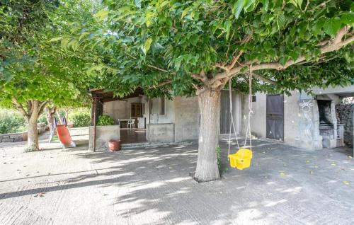 2 Bedroom Nice Home In Monterosso Almo