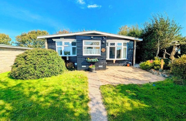 2 bedroom rural bungalow retreat