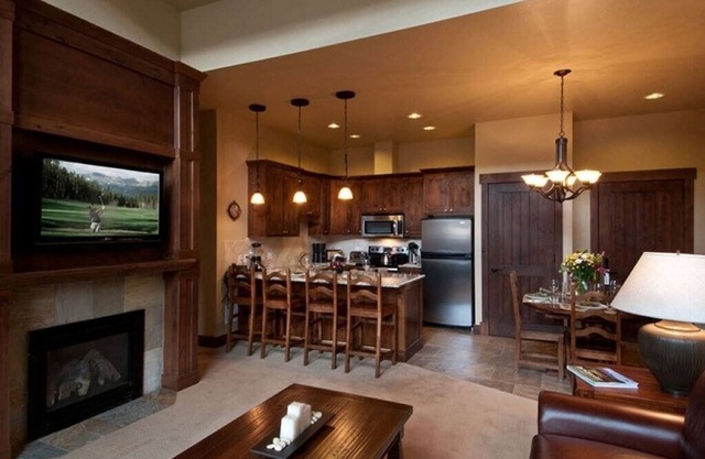 2 bedroom ski in/ski out on Peak 7