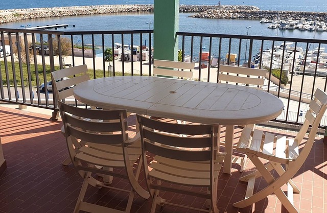 2-Bedroom T3 Apartment with Parking in Argelès-sur-Mer, Equipped Kitchen, Sleeps 4/6