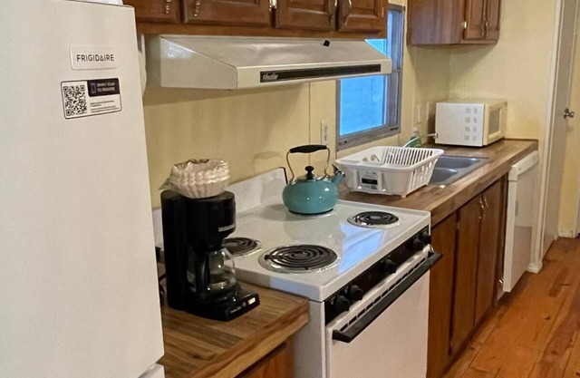 2-bedroom trailer, with WiFi in Greenup County, in the middle of 260 acres.