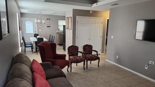 2 Bedrooms Apt near Univeristy