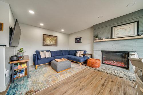 2 Blocks to Beach Park Cozy Seattle Townhome