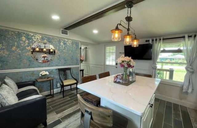 2 BM/French Country Style DPLX
