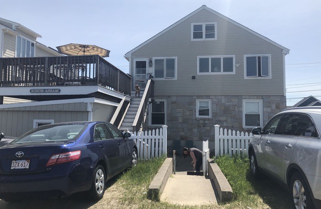 2 BR/1.5 Bath , Second-floor Beach House Apt w/stunning Bay Views and Sunsets