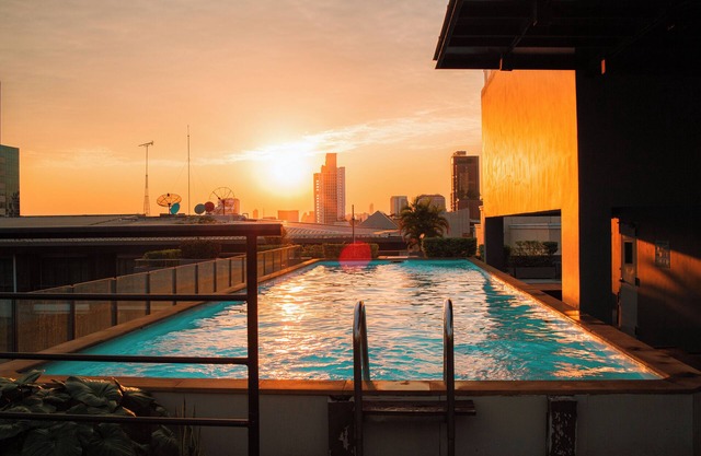 2 BR - Modern Condo in Sukhumvit Pool and Gym