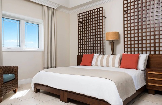 2 BR Oceanfront, All-Inclusive Suite at Alexandra Resort