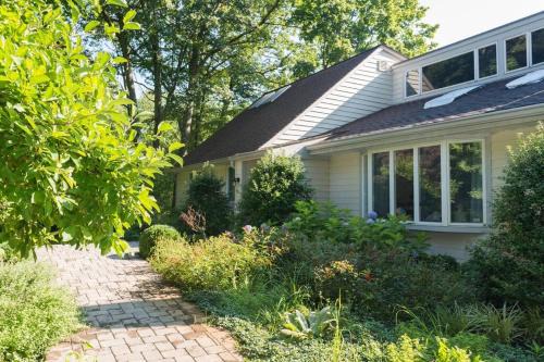2-Br Stylish Apt & Sauna in Woods. 24/7 check-in.