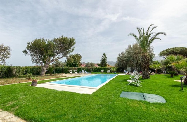 2-Casa sul mare con piscina vicino Cefalù