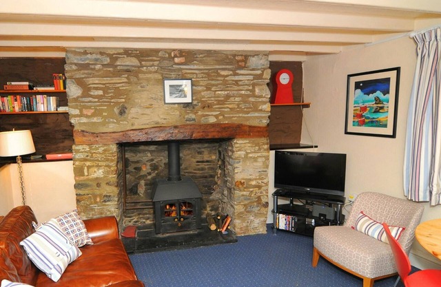 2 Castle Hall, Llangrannog