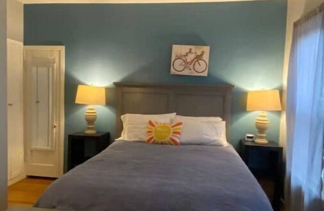 #2 Cozy 1-bdrm suite downtown with parking