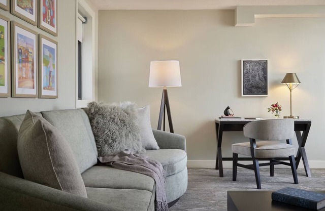 2 Elegant City Retreat Steps from Smithsonian Museum and Iconic DC Landmarks