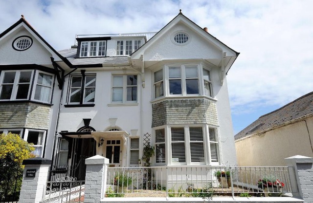 2 Hadleigh Villas