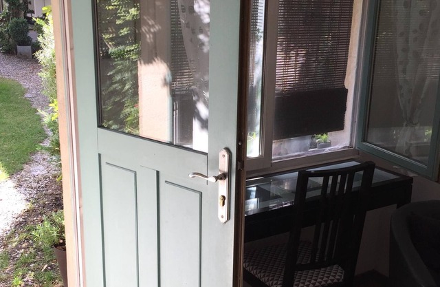 2 independent guest rooms in DIJON. Breakfast included.