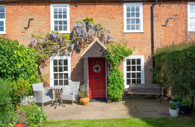 2 Little Lane - Two Bedroom House, Sleeps 4