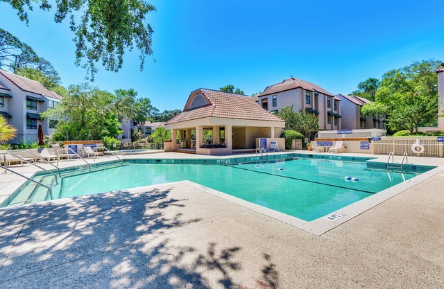 2 Mi to Beach: Hilton Head Condo w/Pool!