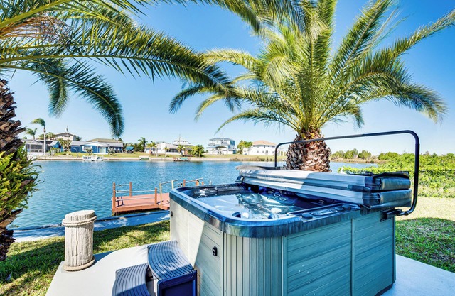 2 Mi to Beach: Canal-Front Home in Hernando Beach