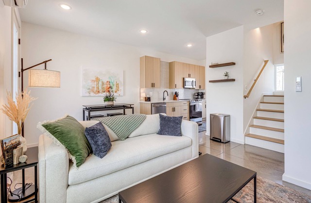 < 2 Mi to Dtwn: Modern Townhome in Knoxville