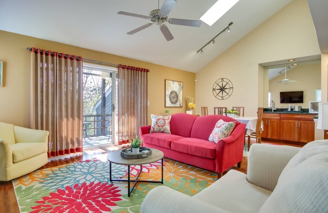 2 Mi to Ocean: Rehoboth Beach Condo w/Pool Access