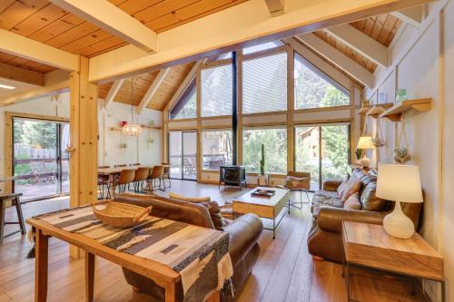 2 Mi to Skylandia Beach Tahoe City Home with Deck