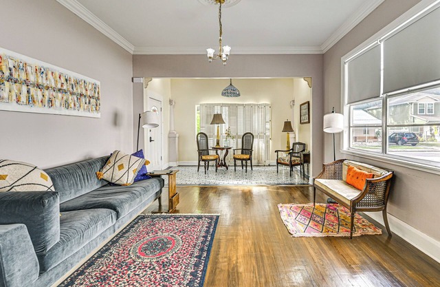 2 Mi to Ybor City: Eclectic Tampa Charmer!