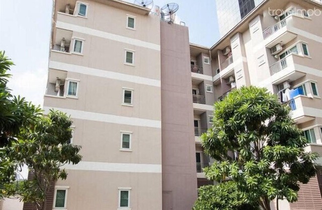 2 min walk to BTS surasak (Sathorn)