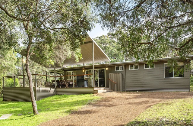 2 minutes to Hamelin Bay beach and house located in a forest location.