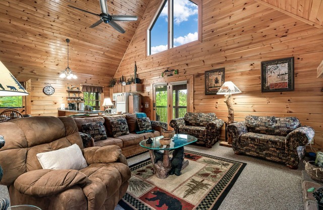 2 Mstr Bdrm suites✅Fast WiFi✅Mtn Views/Hot Tub/Arcade-Game Room/Seasonal Pool