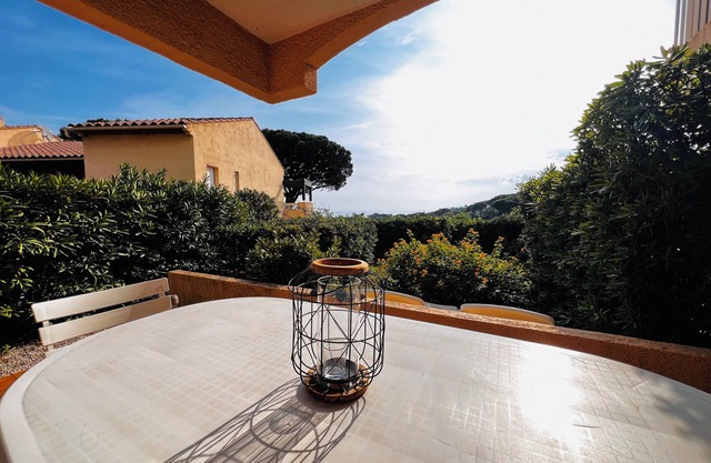 2-person apartment, sea view with terrace La Nartelle Sainte Maxime