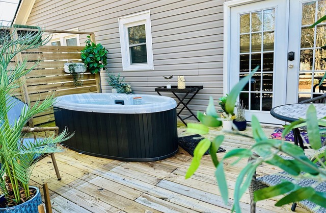 2 Person Hot Tub on Private Deck, 2 mi to DT Hendersonville/Flat Rock, King Bed