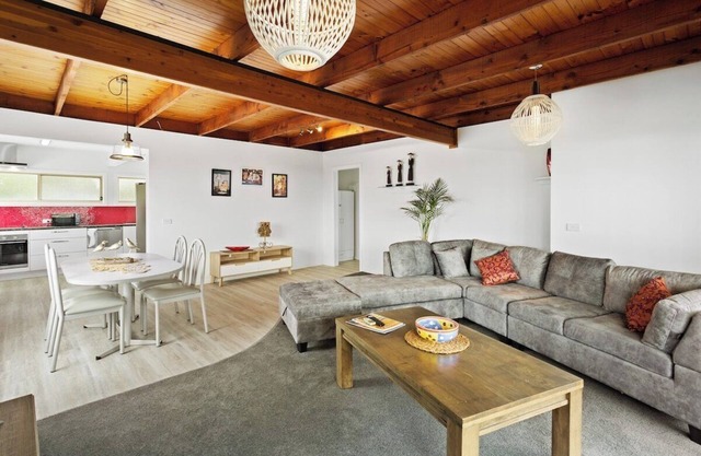 2-Person Surf Beach Studio App