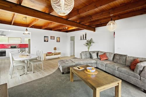 2-Person Surf Beach Studio App