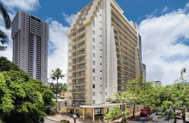 2 Pet-Friendly One King with Kitchen Near Island Adventures